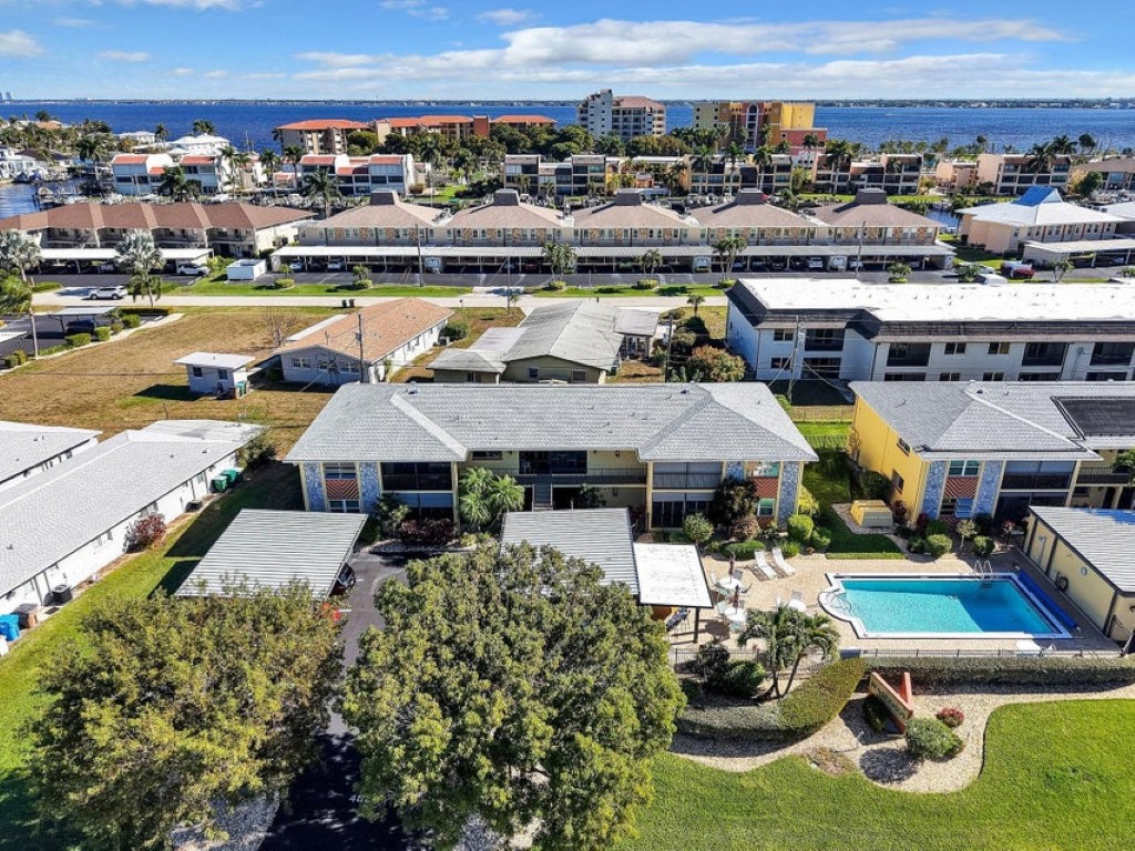 4021.201 Condo Pool (Medium)